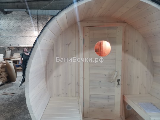 Фото- и видеообзор круглой бани бочки с террасой