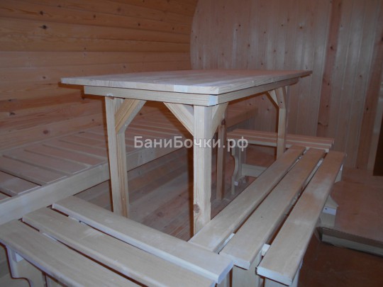 скамейки и столик